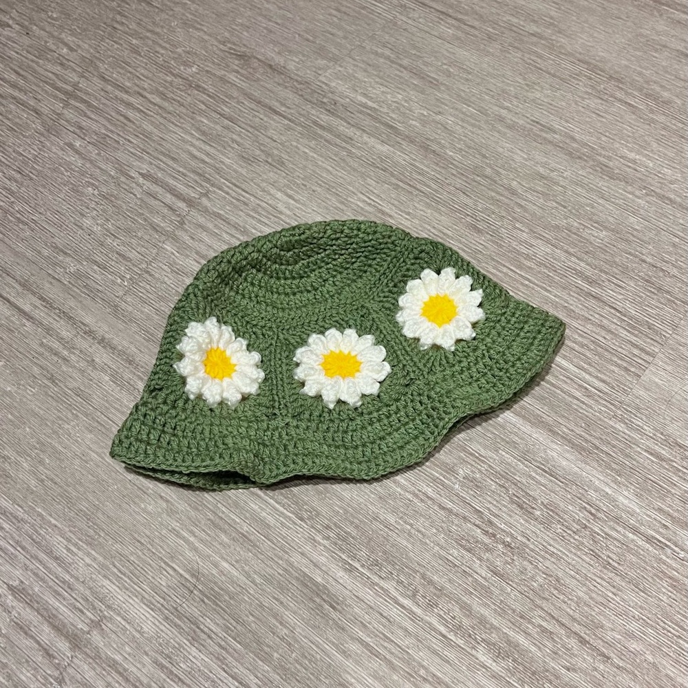 Crocheted Daisy Bucket Hat